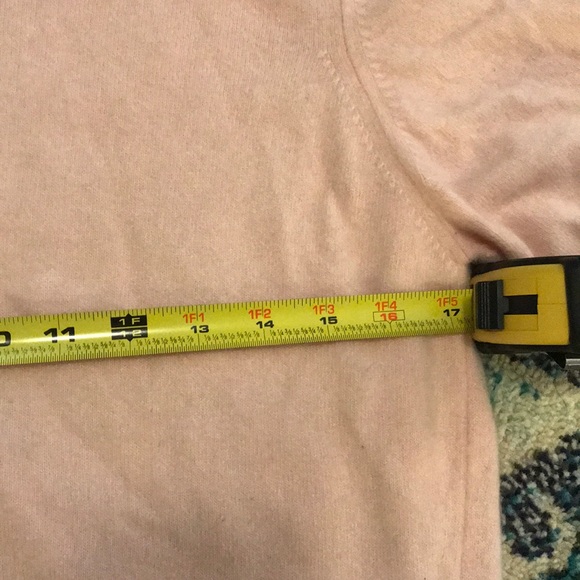 Beautiful Vintage Short-Sleeved Cashmere Sweater! - Picture 6 of 8